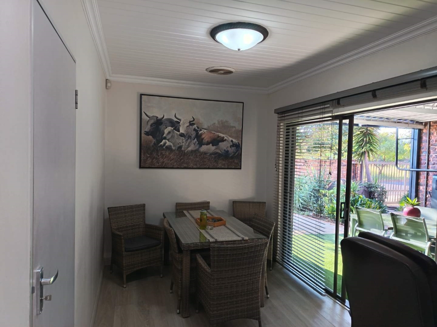 5 Bedroom Property for Sale in Langenhovenpark Free State